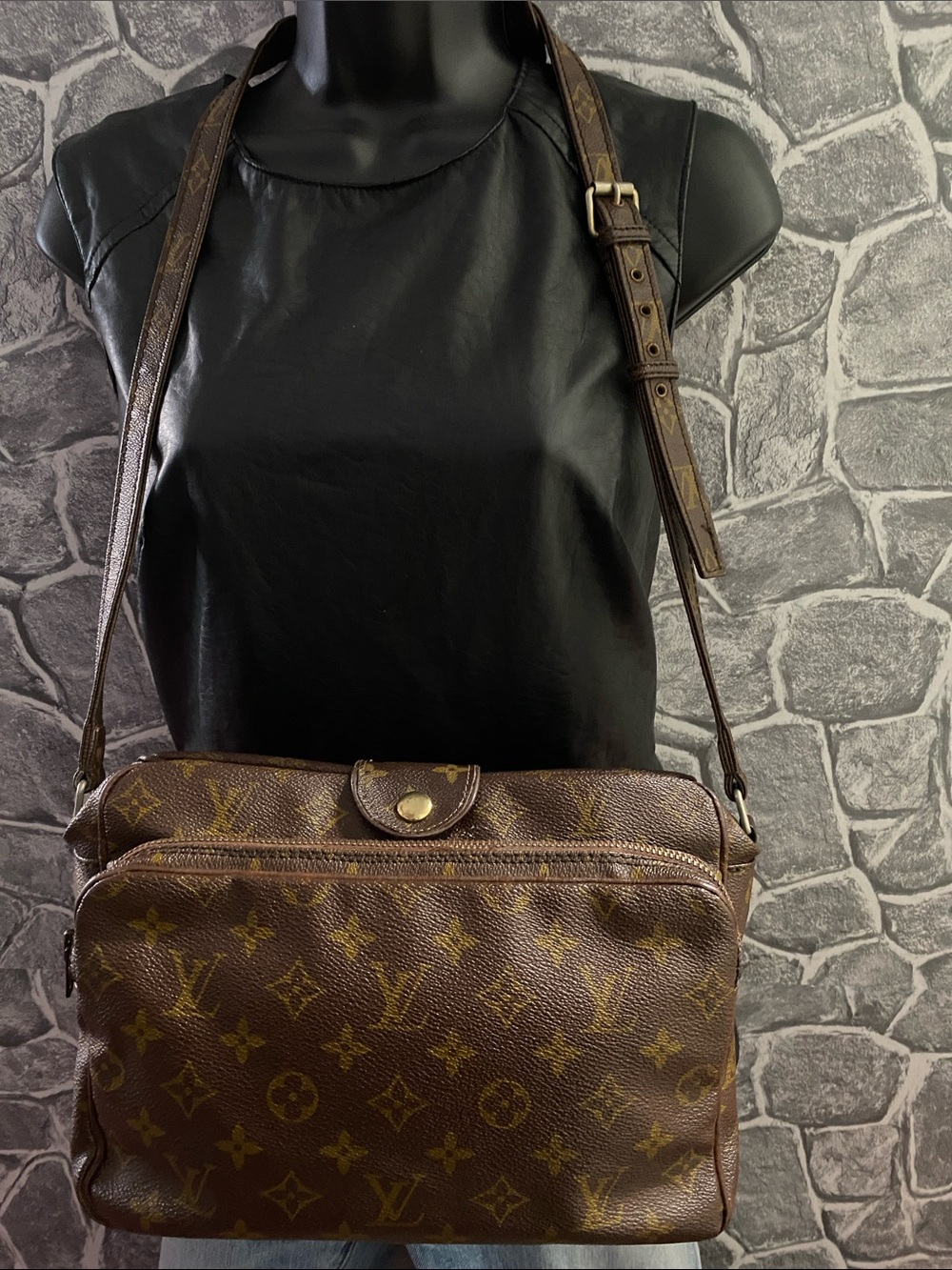 Authentic Louis Vuitton Vintage Monogram Nile Messenger Crossbody Bag